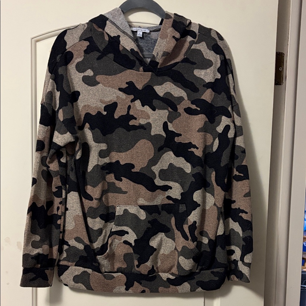 White Birch Textured Camo Pullover Knit Hoodie with front pocket Size Large